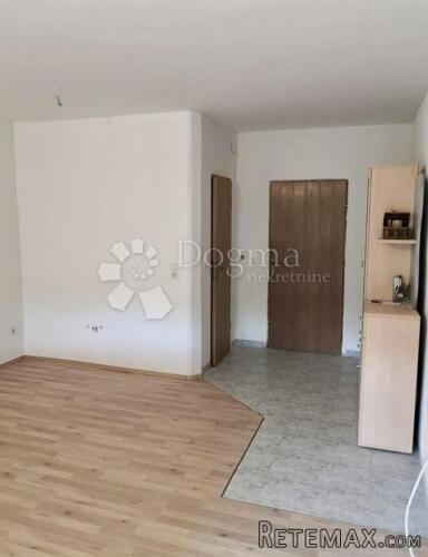 MATULJI - STAN S BALKONOM U NOVIJOJ ZGRADI - 2