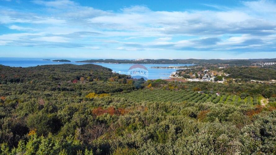 Rovinj - fantastično zemljište s pogledom na more 2000 m2 - 2