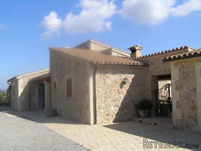 Stone-clad one storey villa, decorated in very modern style.. - 2