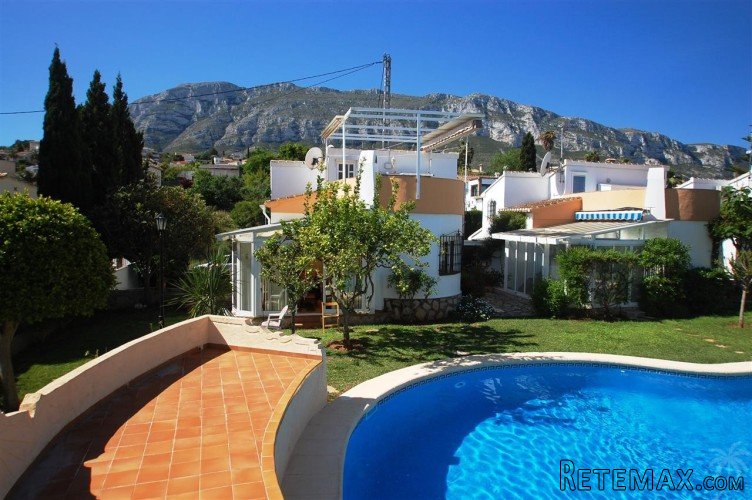 This detached villa in Denia was built in 1986 and is..