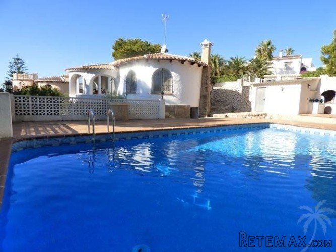 South facing villa for sale in Jávea near Ambolo beach with..