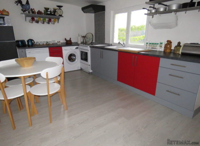 Big bungalow with large garden on..