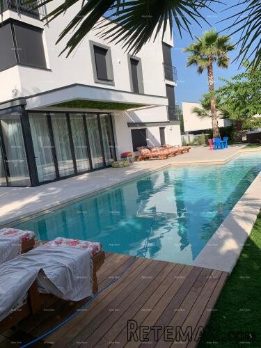 Prodaja - Prekrasna, moderna vila s bazenom - smart home..