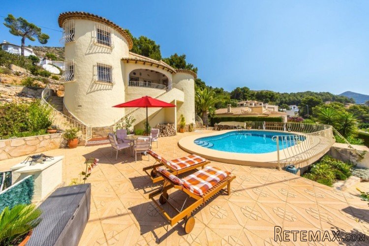 This detached two bedroomed villa for sale features open..