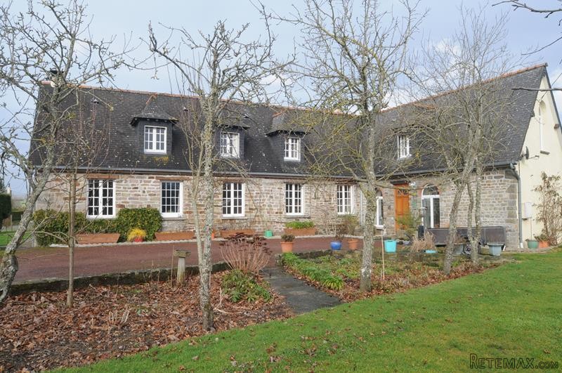 6 Bedroom Farm House For Sale - 2