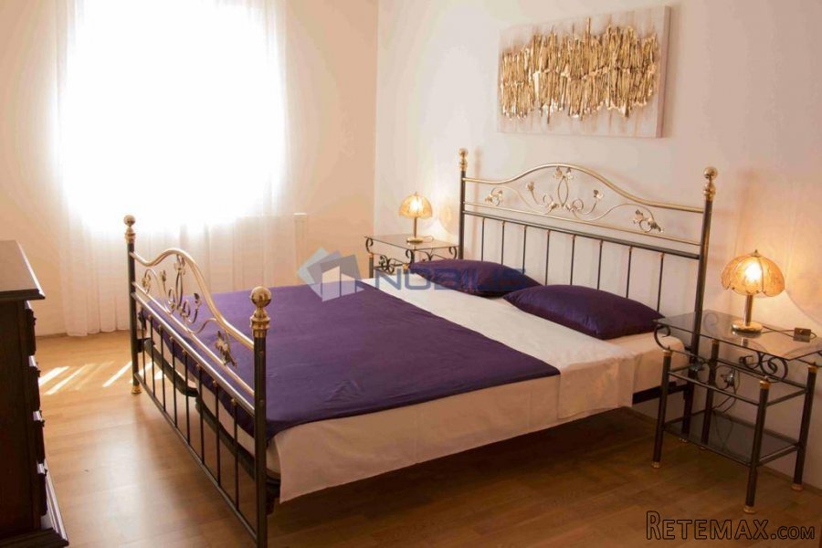Šibenik, Vodice, 3 apartmana+suteren, vrt, parking mjesta - 8
