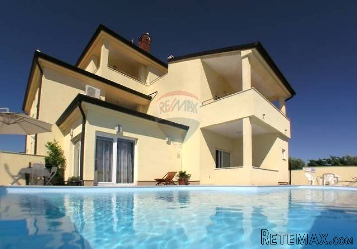 ISTRA, PEROJ, predivna apartmanska kuća s bazenom i...