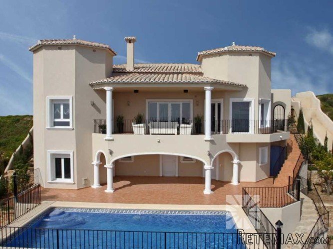South facing villa of recent construction with panoramic..