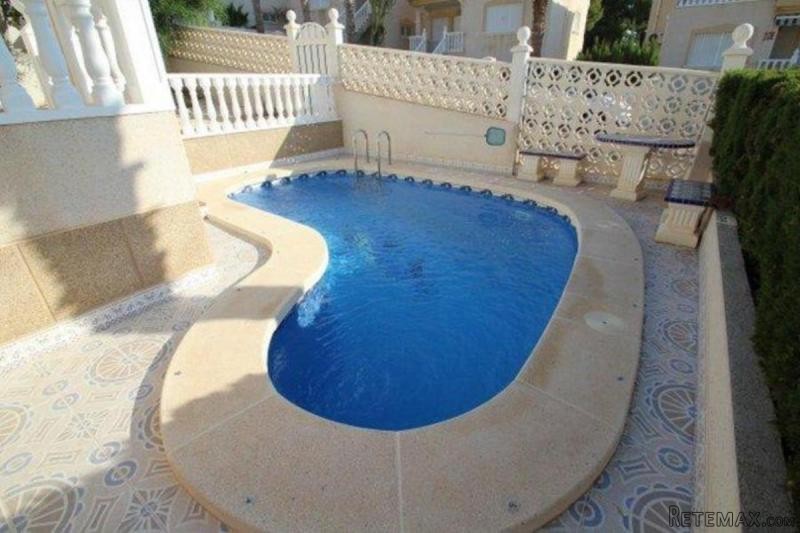 Detached villa with Pool in Villamartin.. - 2