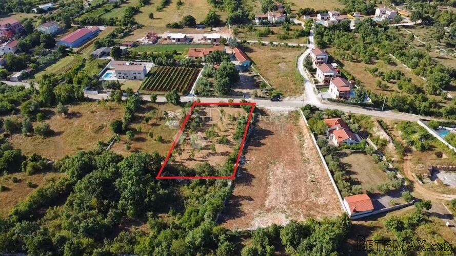 PRILIKA! Građevinska parcela na mirnoj lokaciji - 2