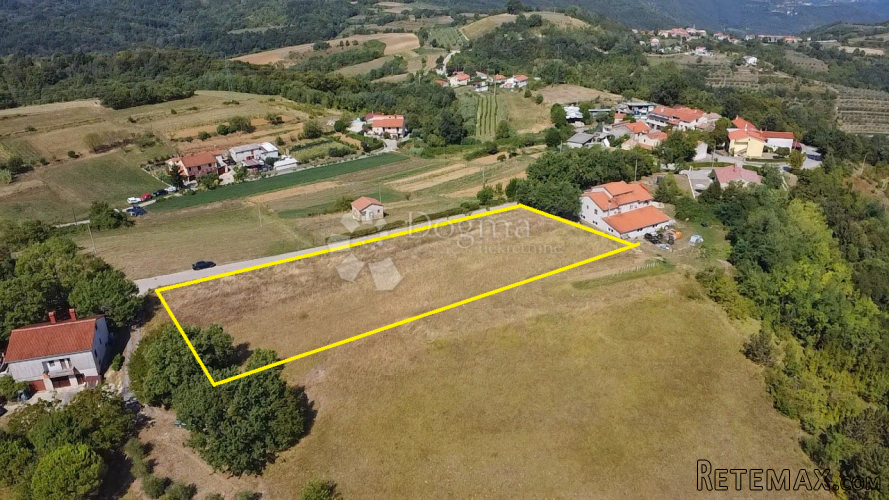 PRILIKA!! ZEMLJIŠTE SA 3 GRAĐEVINSKE DOZVOLE I PLAĆENIM KOMU - 2