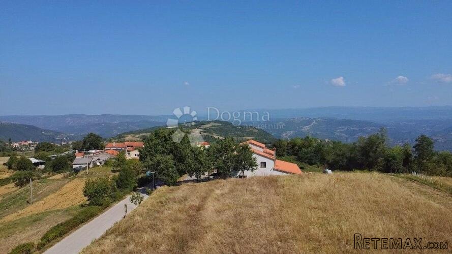 PRILIKA!! ZEMLJIŠTE SA 3 GRAĐEVINSKE DOZVOLE I PLAĆENIM KOMU - 3