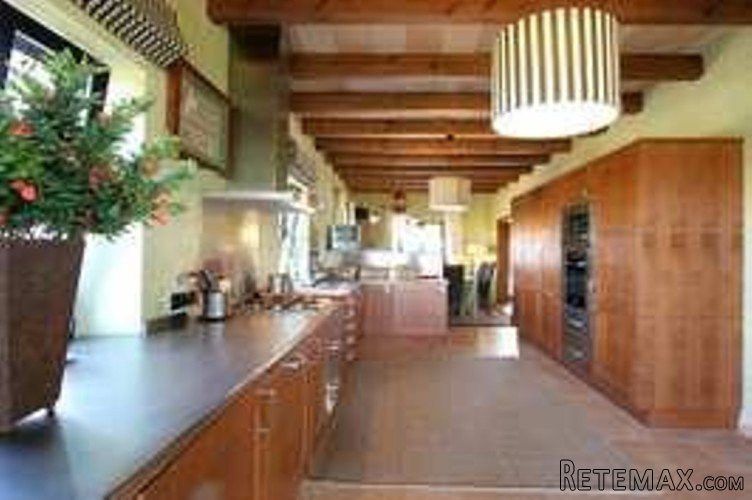 This country house is a genuine oasis, atop a hill in the.. - 3