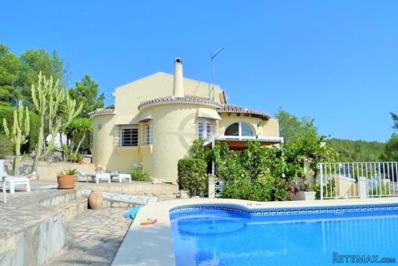 Superb Villa With Separate Guest..