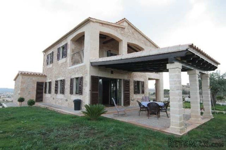 This country house is a genuine oasis, atop a hill in the.. - 4