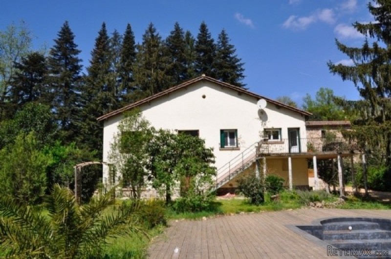 Very Attractive Villa With 160 M2 Of..