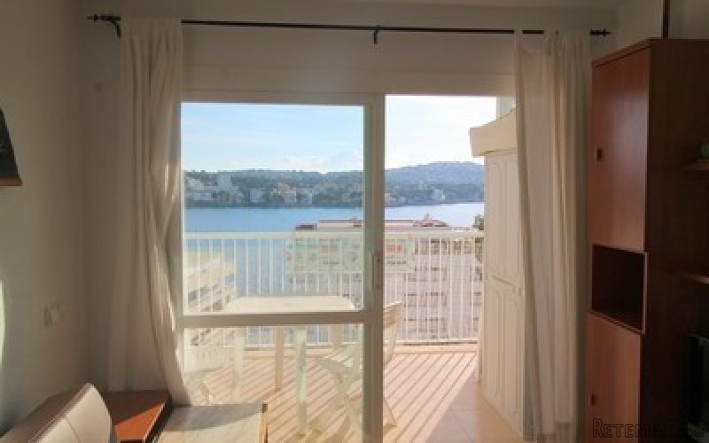 1 bedroom apartment with sea views in..