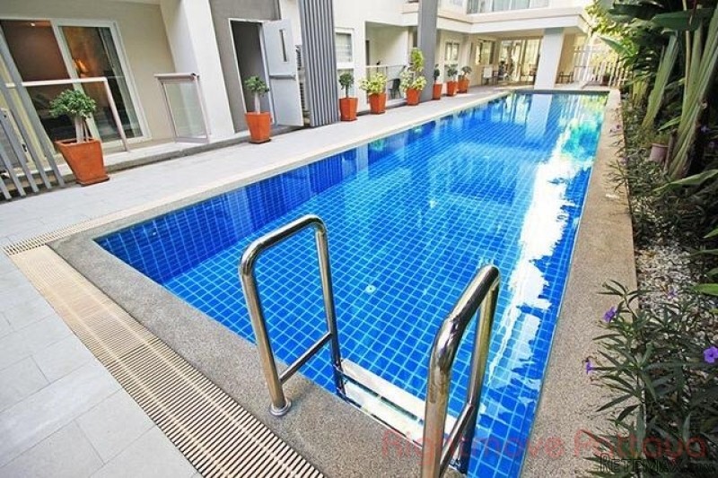 2 Bedroom Condo for sale in Pratumnak -..