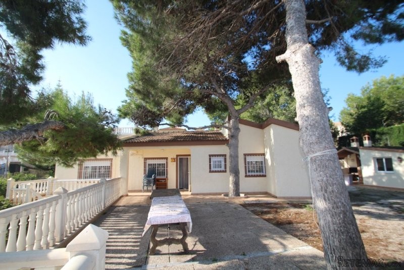 4 Bedrooms - Villa - Alicante - For Sale