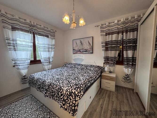 OTOK KRK-MALINSKA ,kuća sa 5 apartman 100 metara do mora - 2