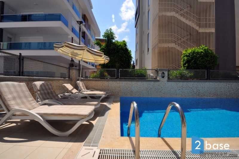 3 + 1 Spacious home right by the beach..