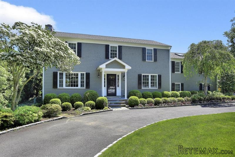 4 bedroom House For Sale: 250 Riverside..