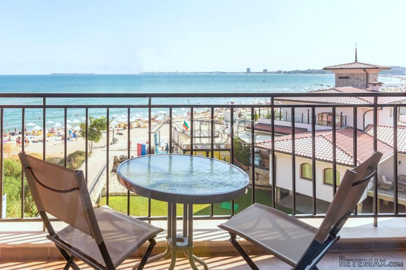 Beachfront studio apartment in Carina..