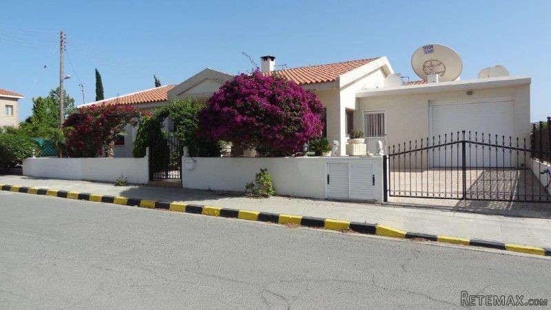 Cosy 3 bedroom Bungalow in Pyrgos