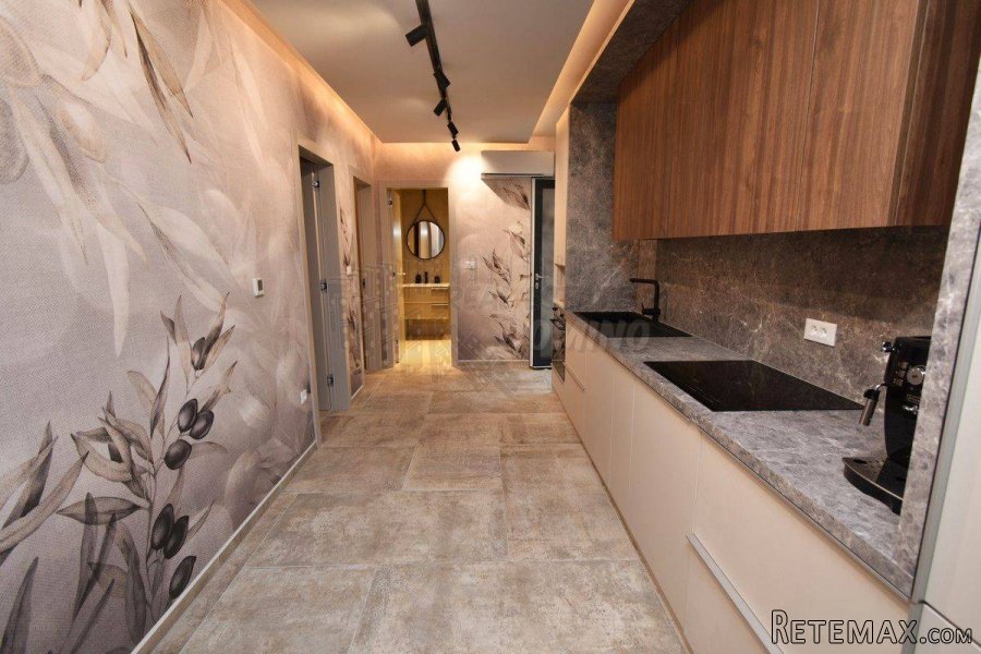 Luksuzni apartman s bazenom na krovnoj terasi! Njivice - 8