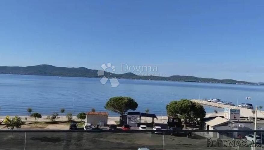 Prestižni penthouse u prvom redu do mora i s nagradom za naj