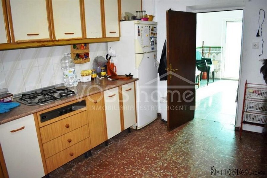 A lovely 5 bed, 2 bath, Two Storey Detached Country House.. - 11