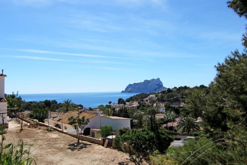 Fantastic plot with spectacular sea..
