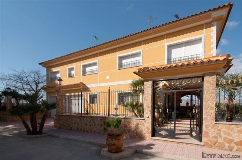 6 Bedrooms - Villa - Alicante - For Sale