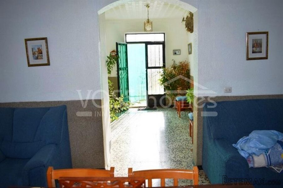 A lovely 5 bed, 2 bath, Two Storey Detached Country House.. - 13