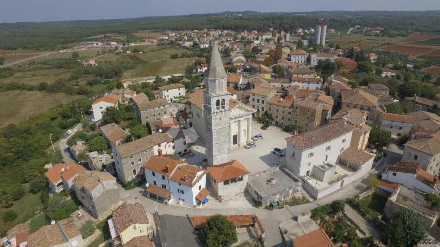 Kuća sa velikim potencijalom - 3