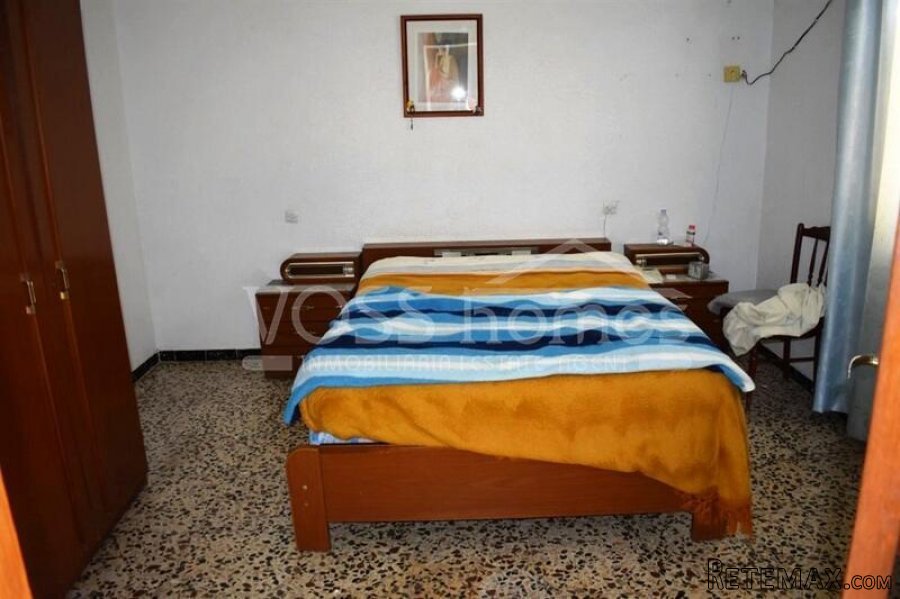 A lovely 5 bed, 2 bath, Two Storey Detached Country House.. - 14