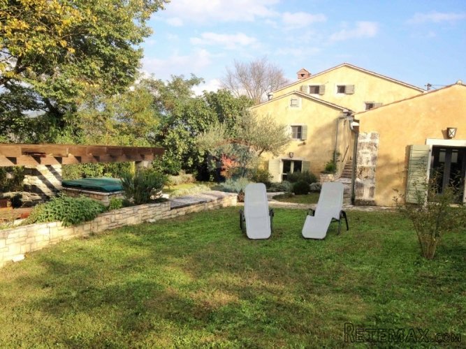ISTRA, POSEBNA ROMANTIČNA VILA URONJENA U LJEKOVITO BILJE! - 2
