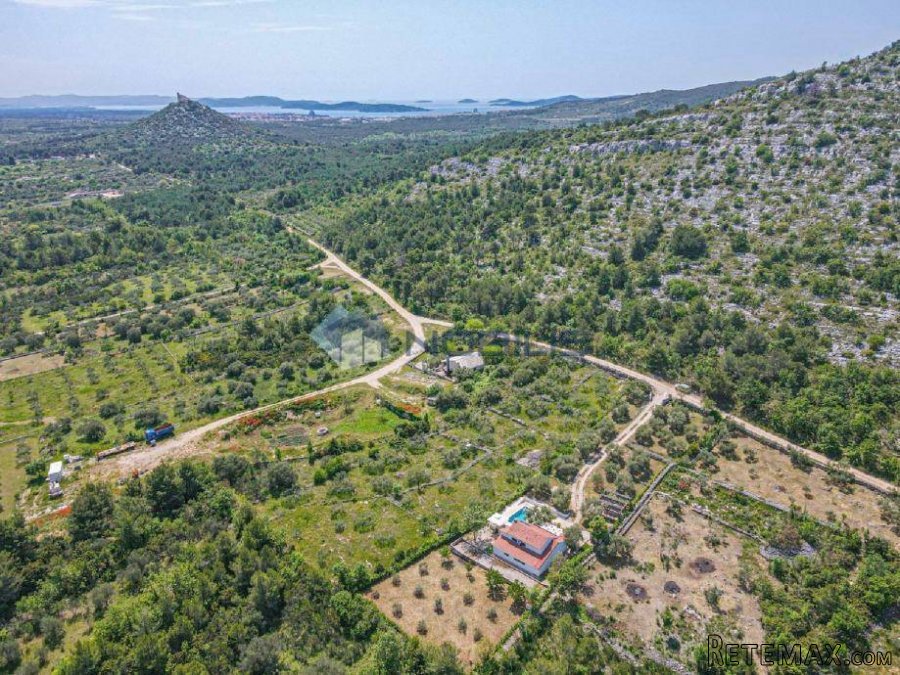 Vodice, kuća u masliniku, 3300 m2 okućnice - 4