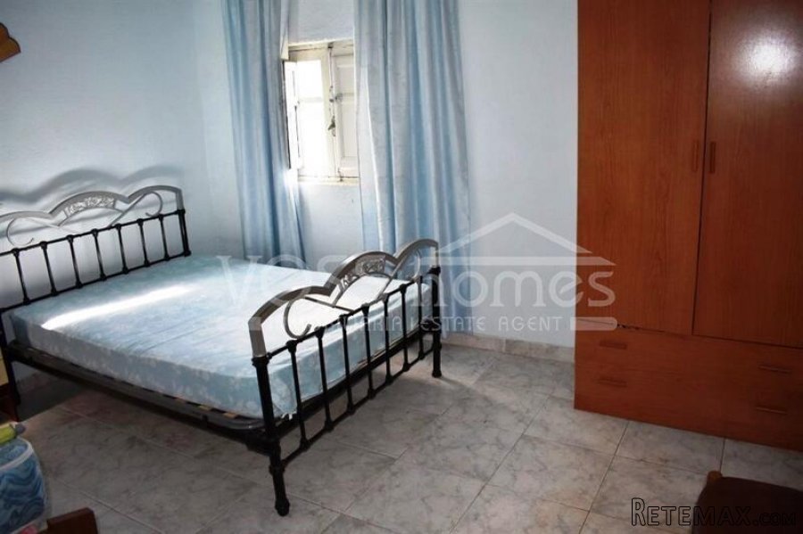 A lovely 5 bed, 2 bath, Two Storey Detached Country House.. - 15