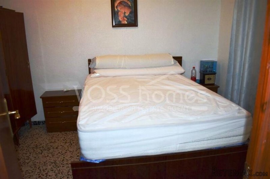 A lovely 5 bed, 2 bath, Two Storey Detached Country House.. - 16