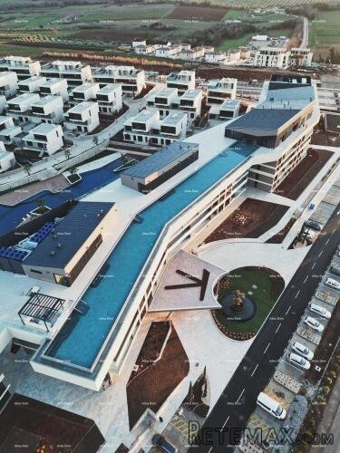 Luksuzni resort s krovnim infinity bazenom! Prodaja stana s..