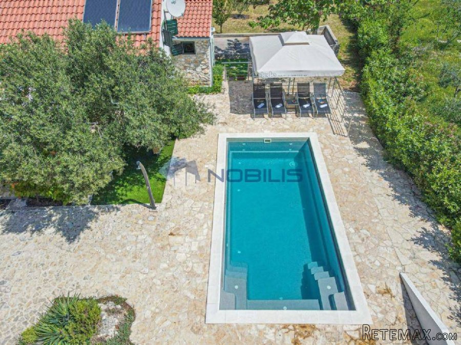 Vodice, kuća u masliniku, 3300 m2 okućnice - 7