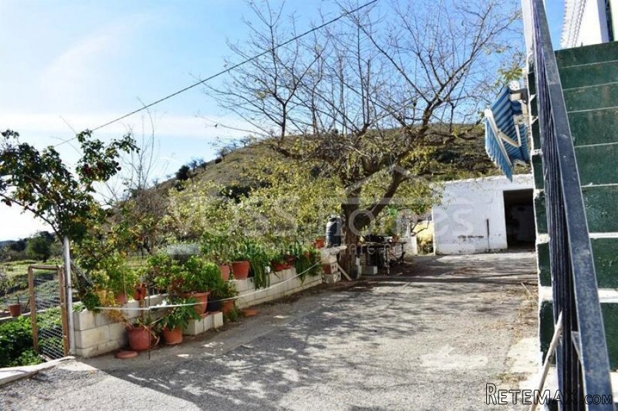 A lovely 5 bed, 2 bath, Two Storey Detached Country House.. - 20