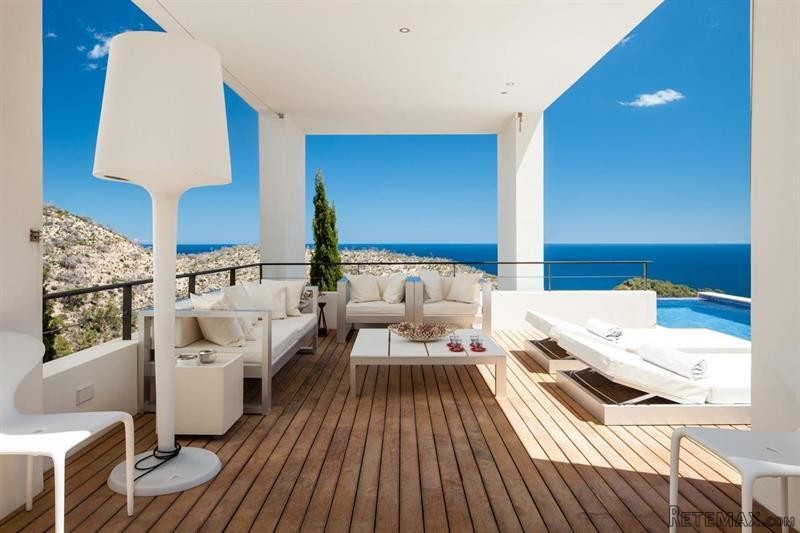 5 bedroom Villa For Sale: Roca Llisa.. - 2