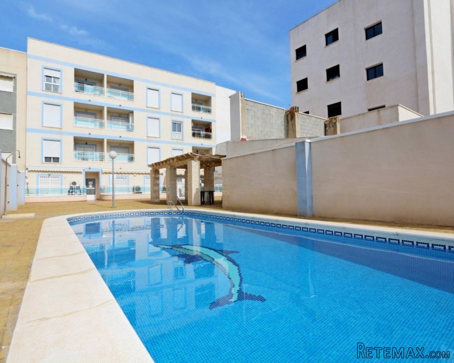 Apartamento en planta baja con terraza amplia orientación.. - 2