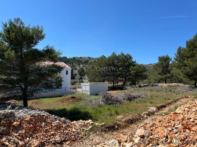 GRAĐEVINSKO ZEMLJIŠTE BILICE 467 m² - 2