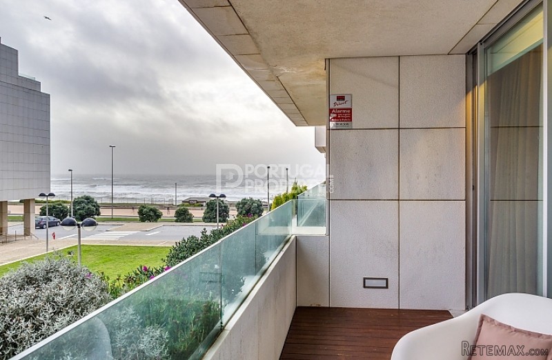 Modern 3 Bedroom Apartment in Leca da..