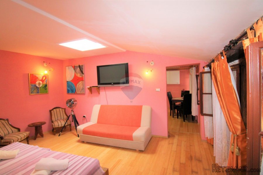 Rovinj,kuća u starom gradu,super lokacija,4 apartmana-225m2 - 3