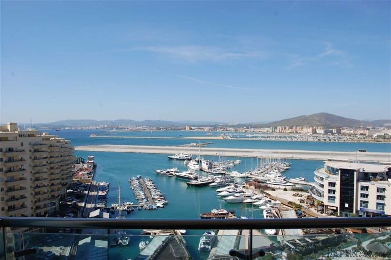 2 bed apartment in Ocean Village