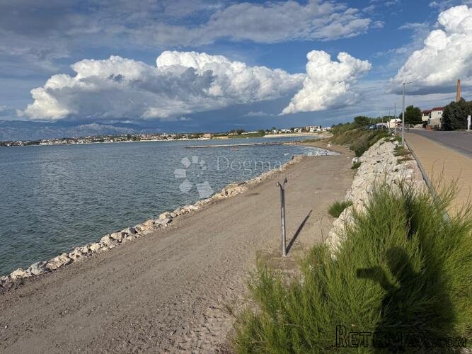 KUĆA PRVI RED DO MORA POTENCIJAL TURIZAM ILI RESTORAN